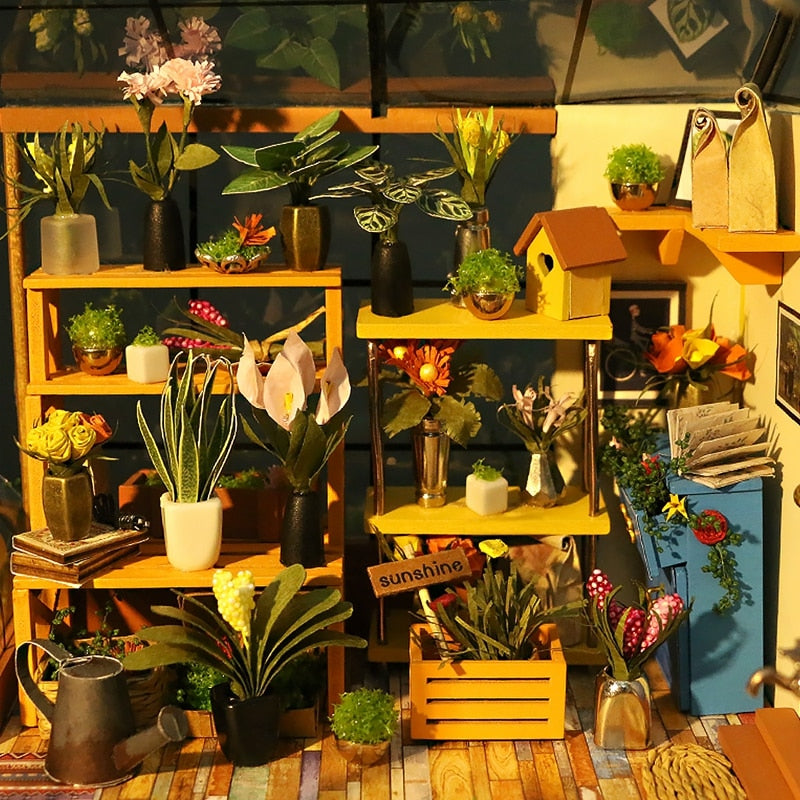 Bloomsbury Greenhouse: Your DIY Miniature Oasis